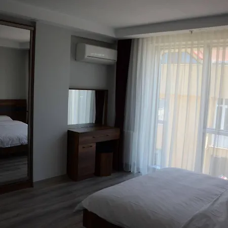 On4 & Hotel *